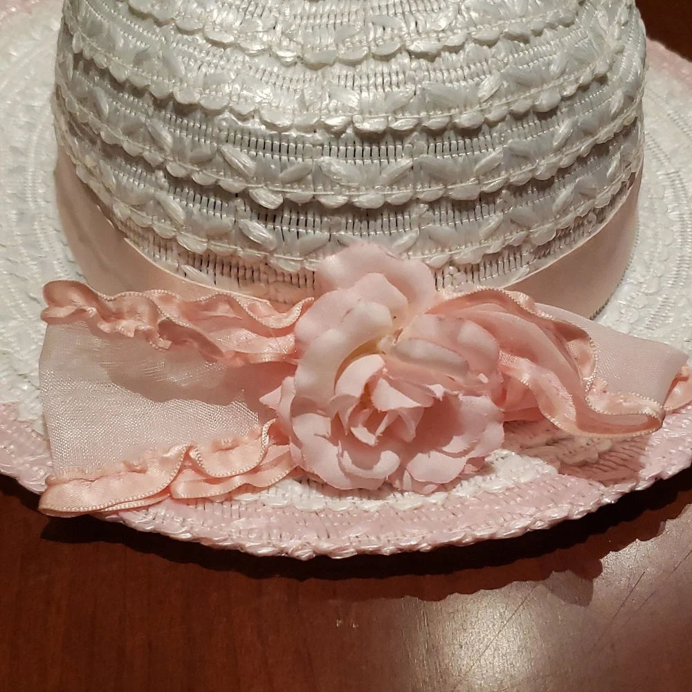 Girls hat NWOT White Pink
